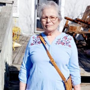 Meet your Posher, Adelaida